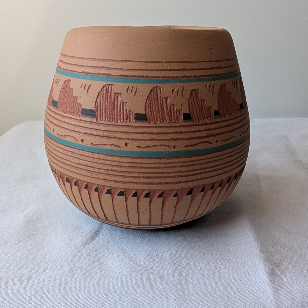 Native American Handmade Pottery Etched Pot Tanya & Garrett Bennett Vintage